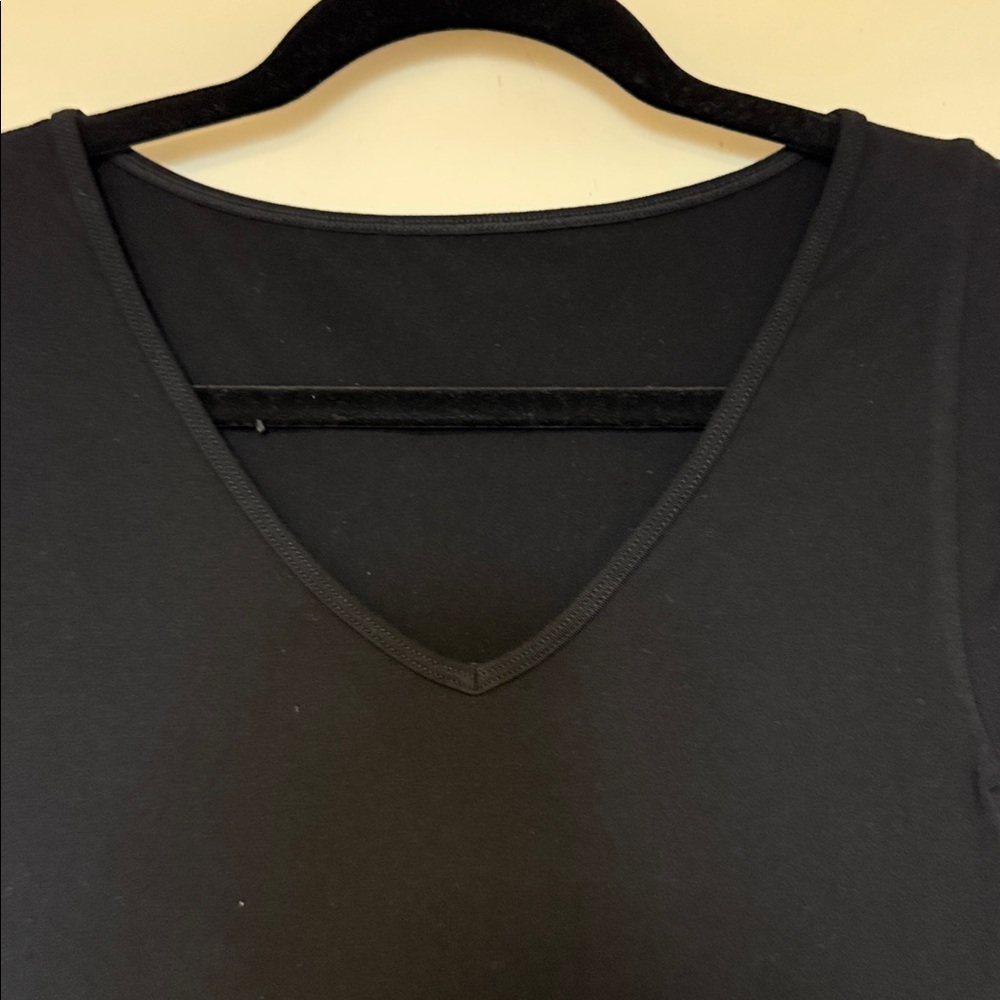 Black V-Neck 3/4 Sleeve Top - Picture 2 of 4